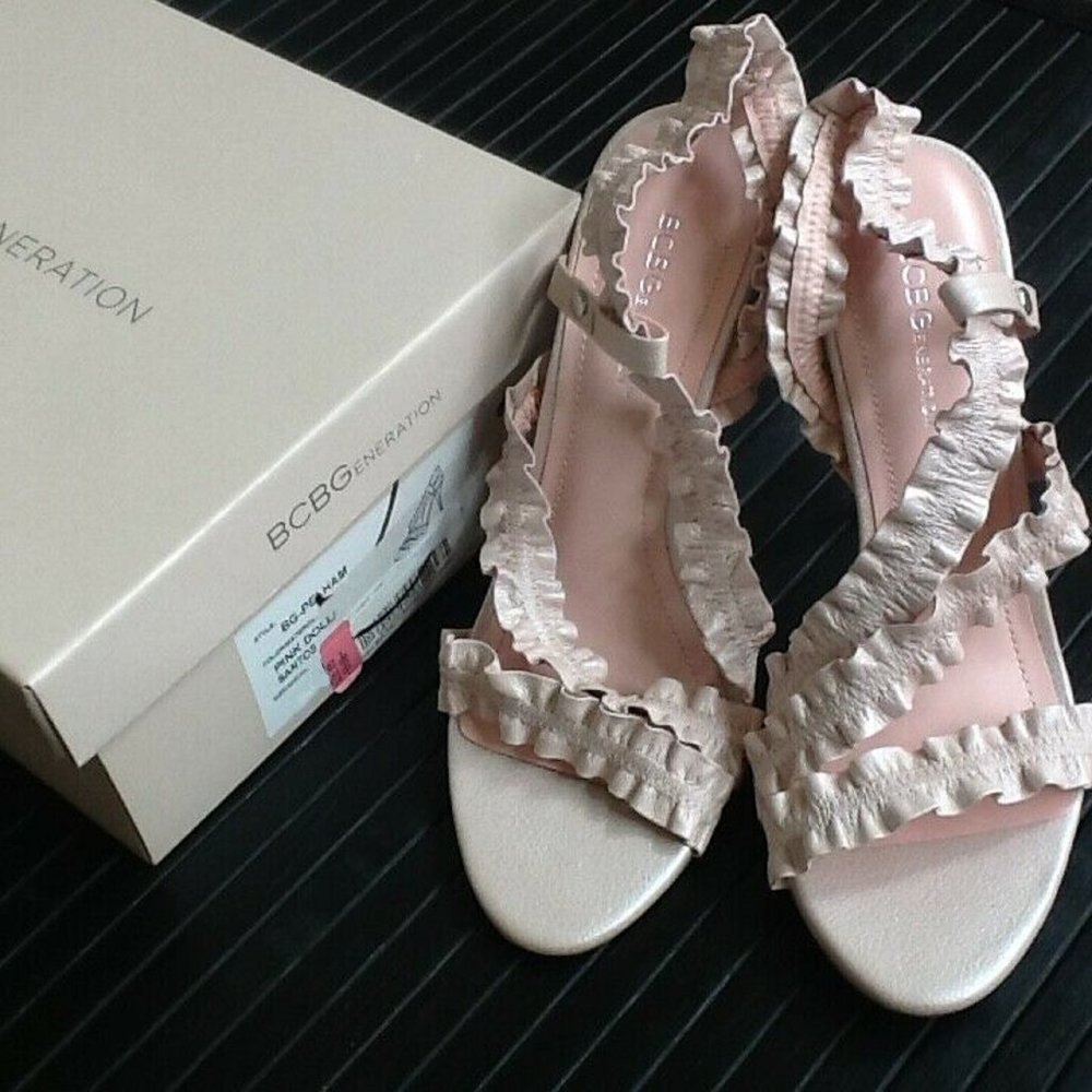 new Sz 9 BCBG Generation PELHAM Ruffled Leather Sandals